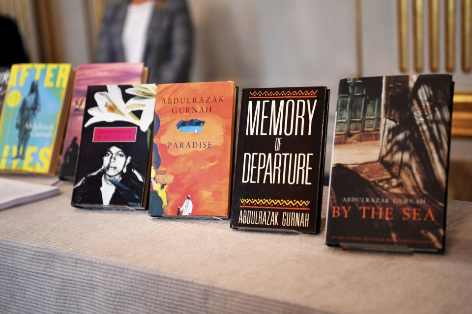Två av Nobelpristagaren Abdulrazak Gurnahs romaner finns översatta till svenska.