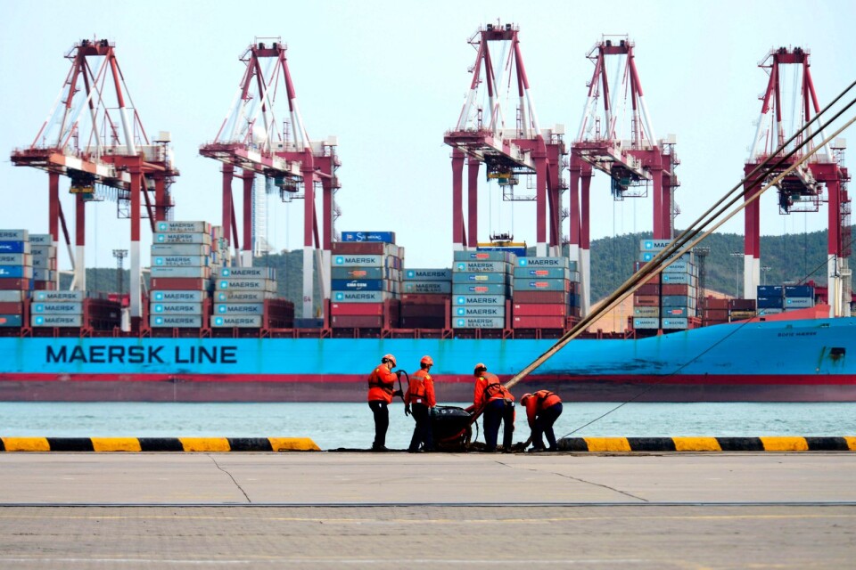 Full rulle i hamnen i Qingdao, Kina. Arkivbild.
