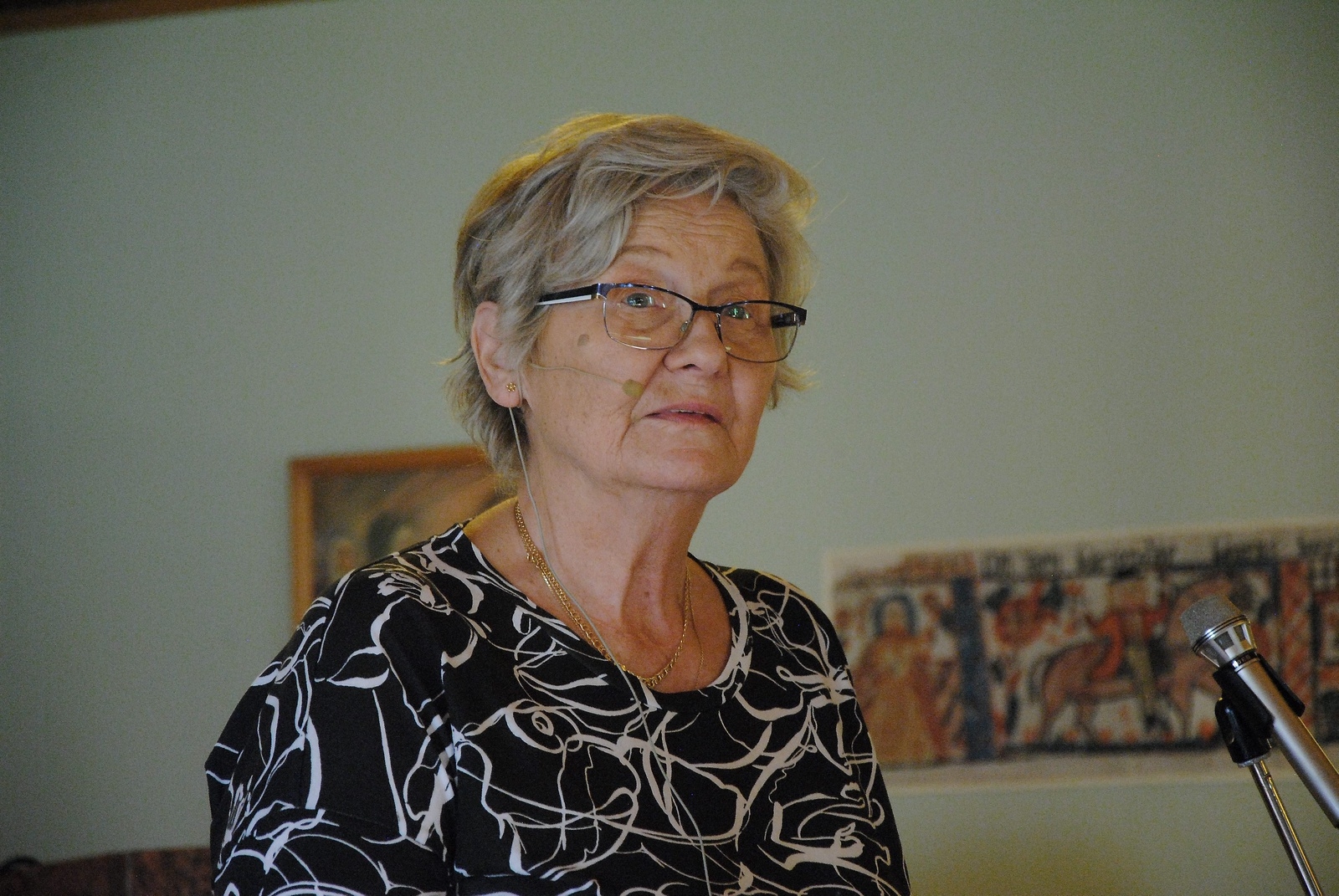 Eija Andersson berättade om sin uppväxt under Kvinnofrukosten i Lönsboda...