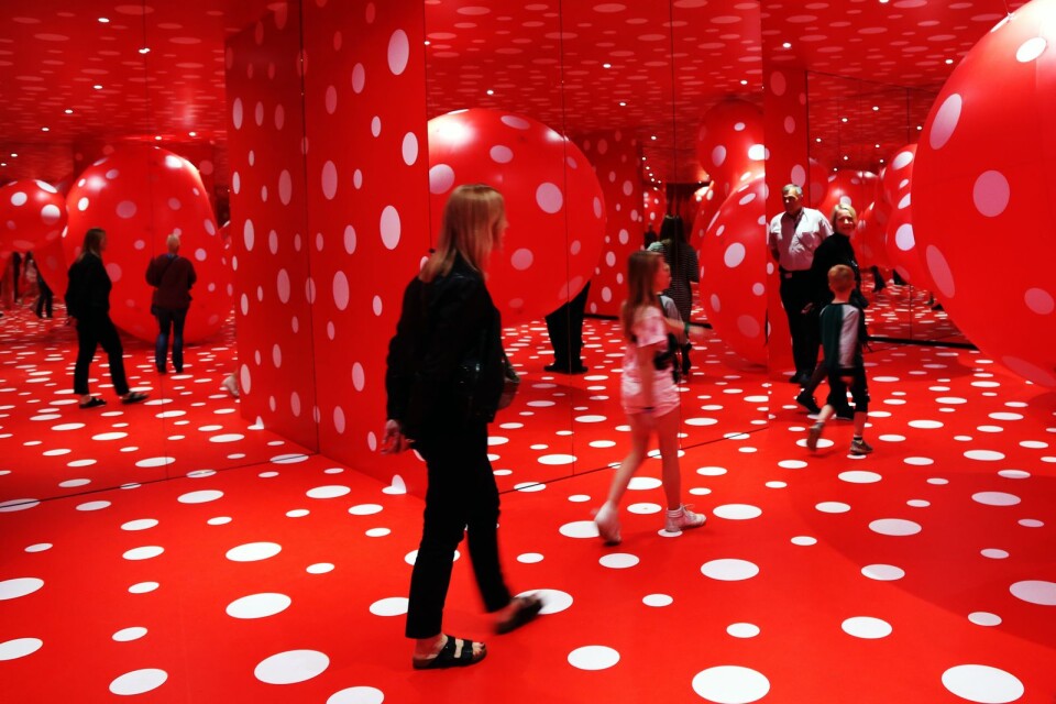 Rött och lekfullt på Louisianas oerhört välbesökta utställning med den japanska konstnären Yayoi Kusama.
