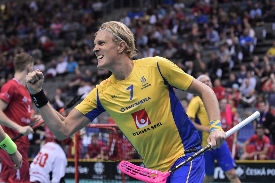 Kim Nilsson gjorde ett av målen i Sveriges 11–2-seger mot Lettland i innebandy-VM. Arkivbild.