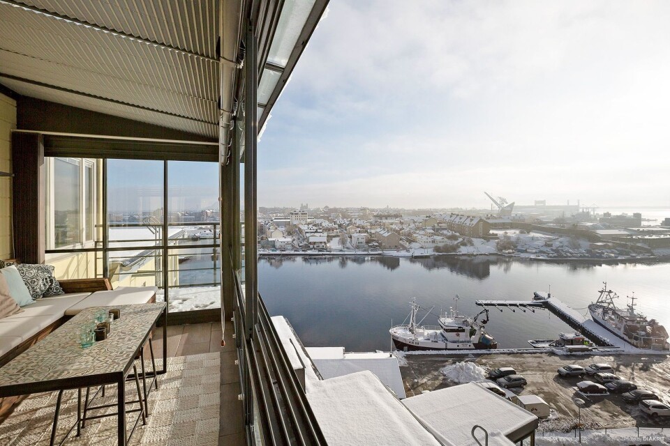 Lägenheten på Utövägen har utsikt i alla väderstreck. I bakgrunden syns Björkholmen, Trossö med mera.