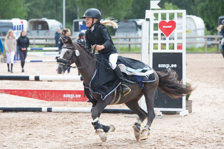 Isabella Aaby-Ericsson fyra på ponny-SM – Lisen Sandström sexa
