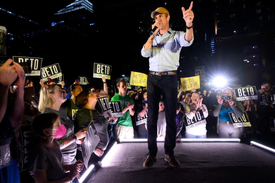 Texasdemokraten Beto O'Rourke har siktet inställt på guvernörsposten. Här håller han sitt första kampanjmöte i huvudstaden Austin.