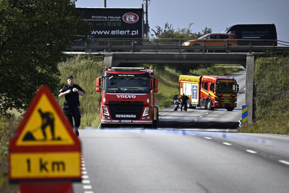 En mc-förare har omkommit efter att ha hamnat i diket på Lockarps kyrkoväg i Malmö.