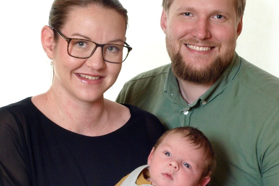 Sofia Ekfeldt och David Johansson, Runsten, Färjestaden, fick den 5 december en son som heter Elmer Ekfeldt. Vikt 4885 g, längd 52 cm.