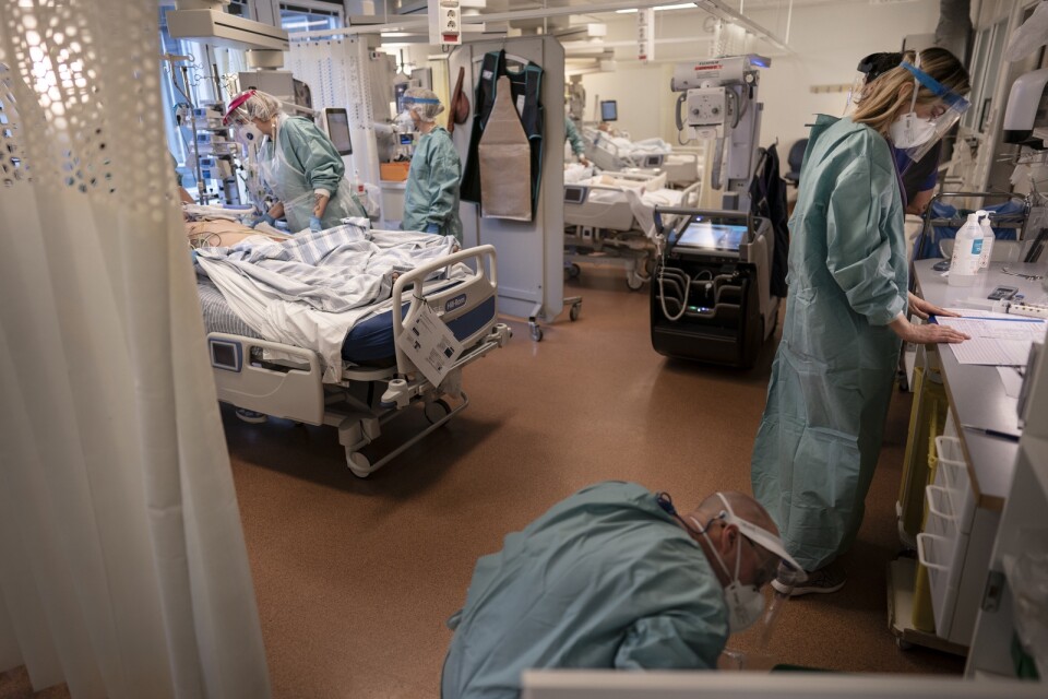 Antalet människor med covid-19 som vårdas på intensivvårdsavdelning är lägre än det varit någon gång hittills i år. Arkivbild från Östra sjukhuset i Göteborg.