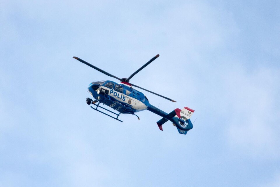 Bland annat deltog en polishelikopter i sökandet. Foto: Tomas Nyberg