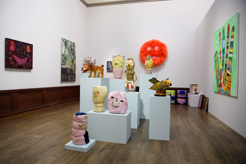 Galleriet Larsen Warner visar en samlingsutställning med verk av elva konstnärer, däribland Shoplifter/Hrafnhildur Arnardóttir och Tova Berglund.