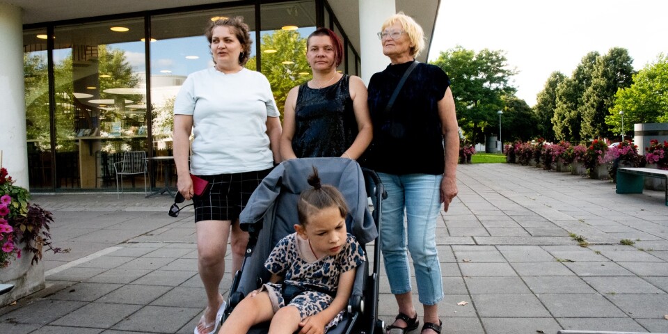 Ukrainska familjer tvingades flytta – nu måste barnen byta skolor: ”Vi blev chockade”
