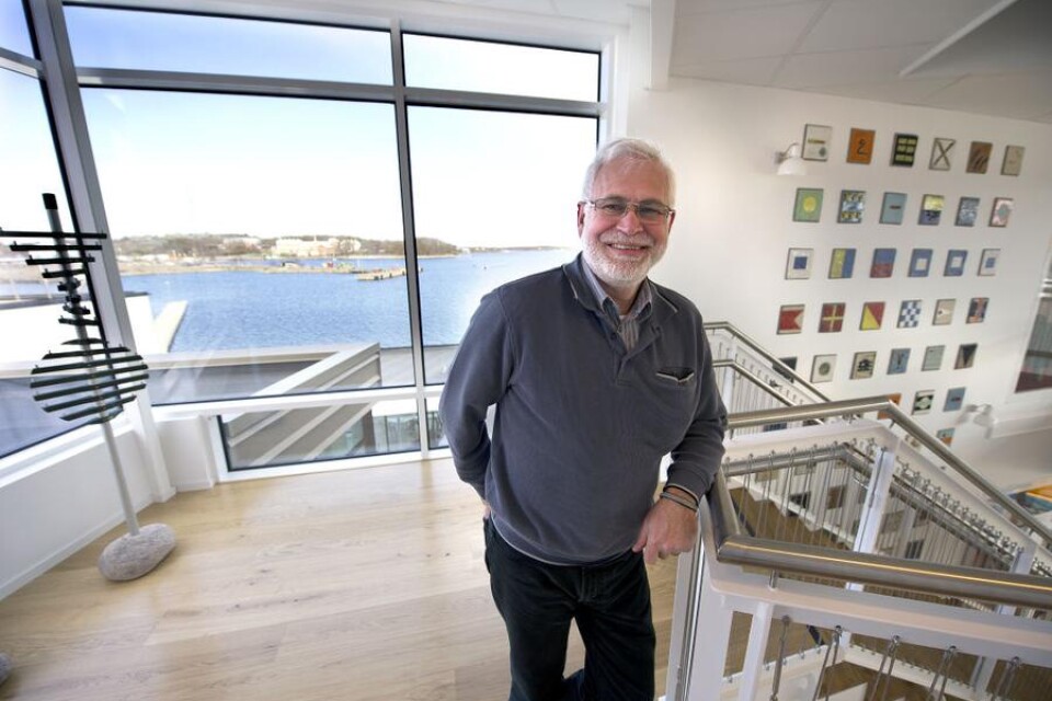 I Mötesplats Skeppsbrokajen har länsstyrelsen sin nya arbetsplats. Lars Ohlsson, avdelningschef, visar oss runt i den annorlunda kontorsbyggnaden som har inspirerats av det marina.