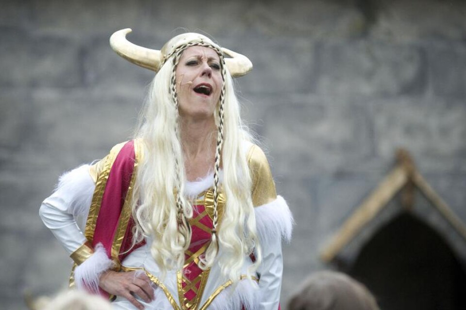 Sussie Bergström är en välbekant figur på Teaterborgen. Denna gång spelar hon gudinnan Freja.