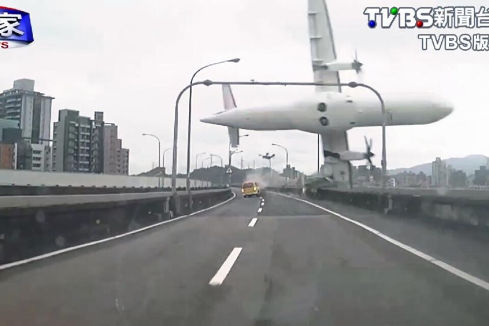 Piloten i det passagerarplan som i februari störtade i en flod i Taiwan stängde av planets enda fungerade motor. Det framgår av haverikommissionens rapport. 43 människor omkom när Trans Asia Airways tvåmotoriga ATR-plan störtade i floden strax efter sta