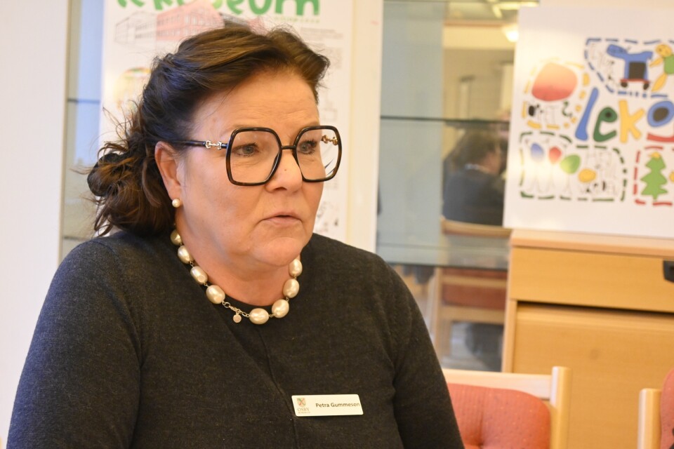 Petra Gummesson, kommundirektör i Osby, har fått information om politikerns agerande – men inte om att det skulle ha rört sig om minderåriga, säger hon.