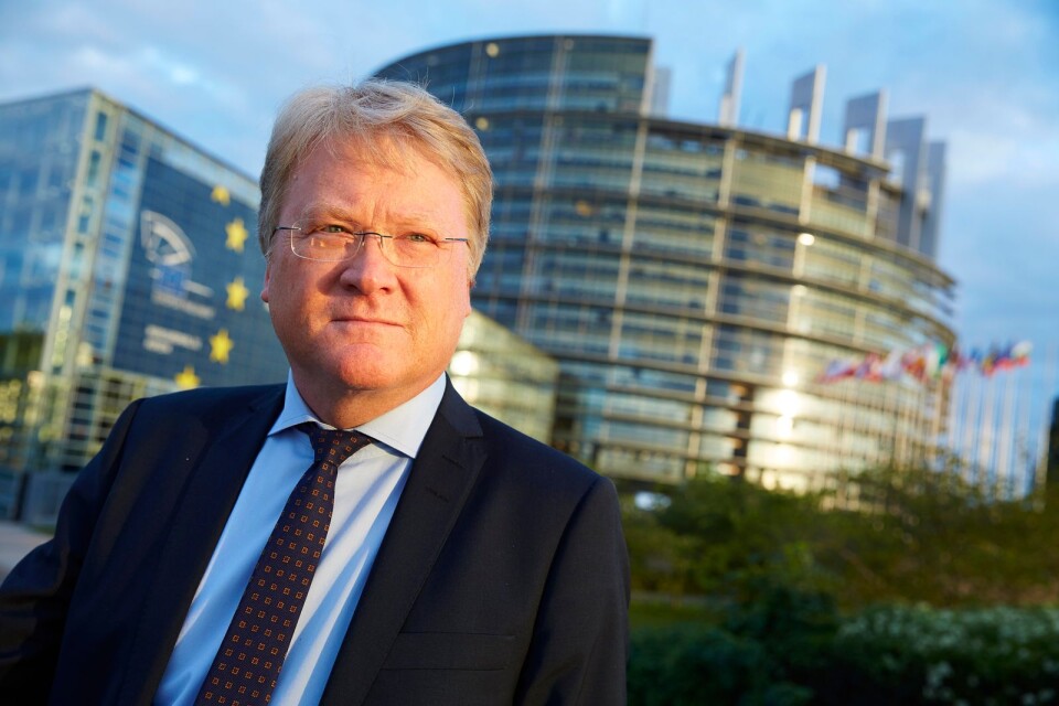 Lars Adaktusson (KD) utanför EU-parlamentet i Strasbourg.
