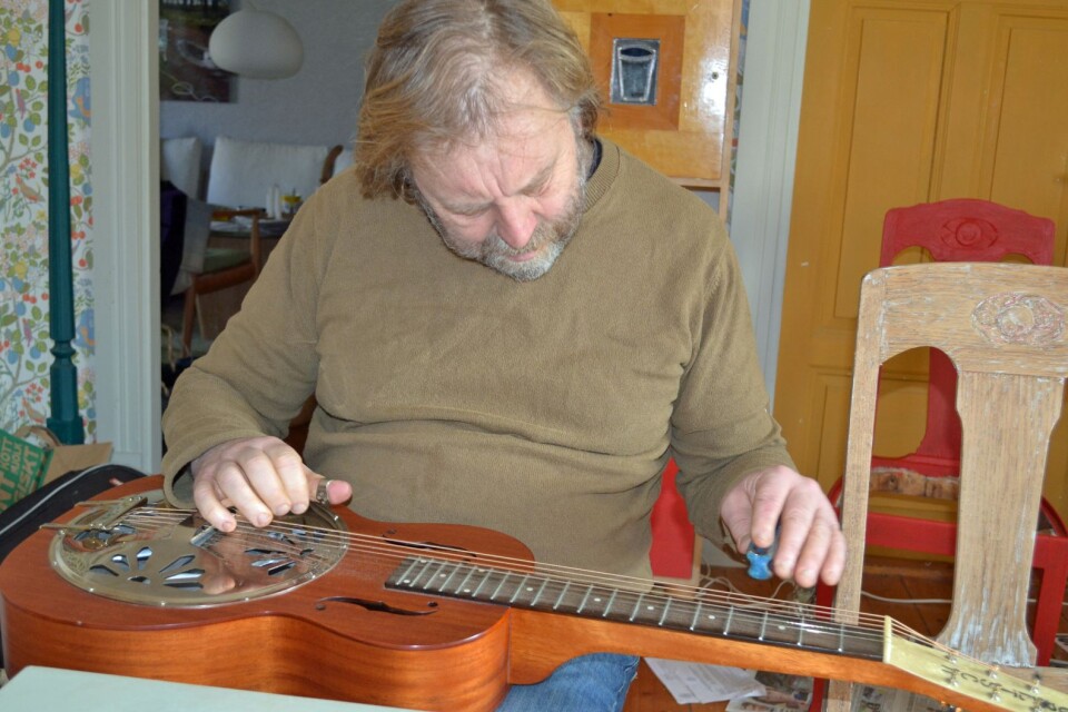 ”På min dobro spelar jag allt utom blues, som den ju egentligen är byggd för”, säger musikern Peter Bryngelsson. Det skvallrar lite om hans förhållande till utmaningar.