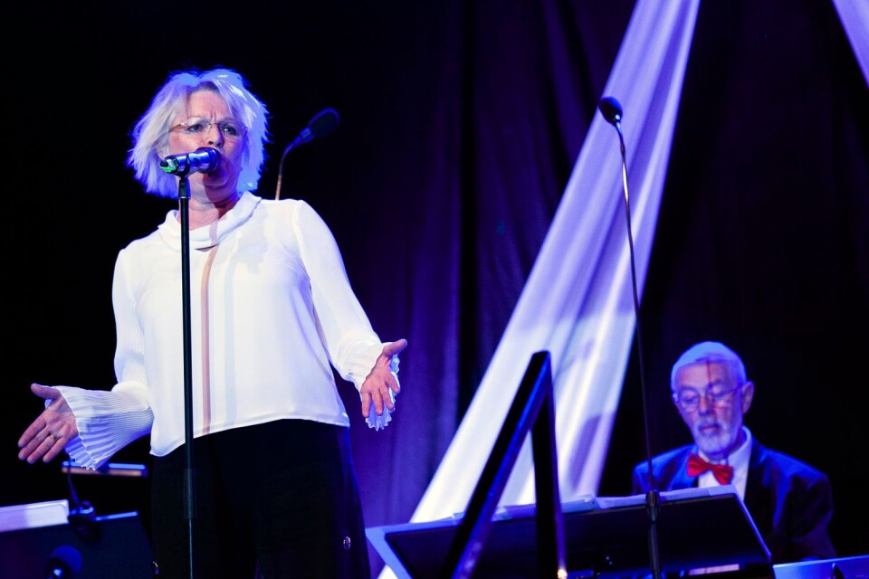 Eva Milesson sjöng nyligen på hyllningskonserten för Hans-Bertil Hagström i Torsås.