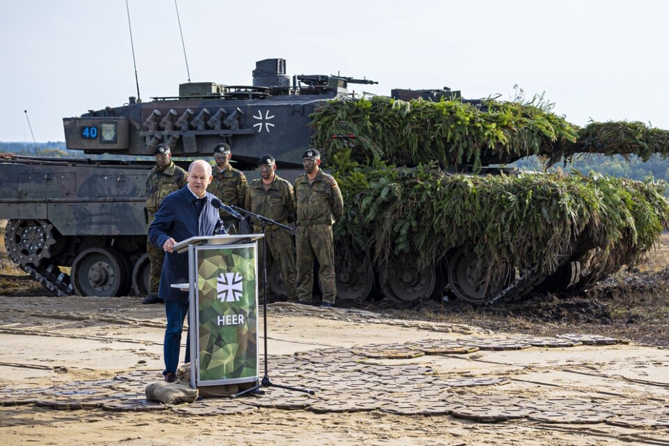 Tysklands förbundskansler Olaf Scholz har gått med på att skicka Leopard 2-tanks till Ukraina. Bilden är dock tagen i höstas.