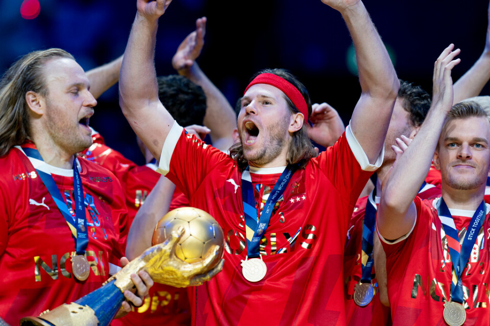 Mikkel Hansen, i mitten, jublar efter VM-guldet i Tele 2 arena. Arkivbild.