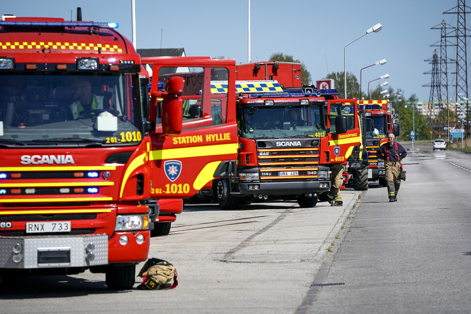 Räddningstjänst på plats vid Oljehamnen i Malmö där bensin läckte ut.