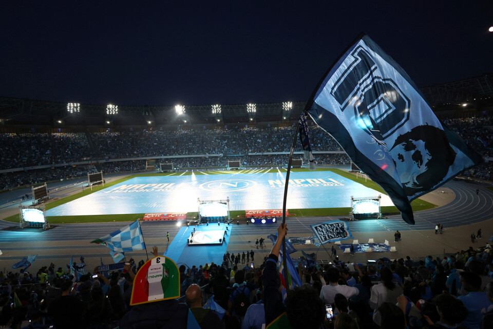 På Stadio Diego Armando Maradona var det fullsatt, även fast matchen mot Udinese spelades på bortaplan.