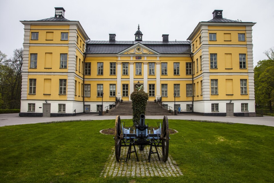 Släkten de Geer har präglat Östergötlands industriutveckling i hundratals år. Deras slott i Finspång är värt ett besök, tack vare den fina trädgården.