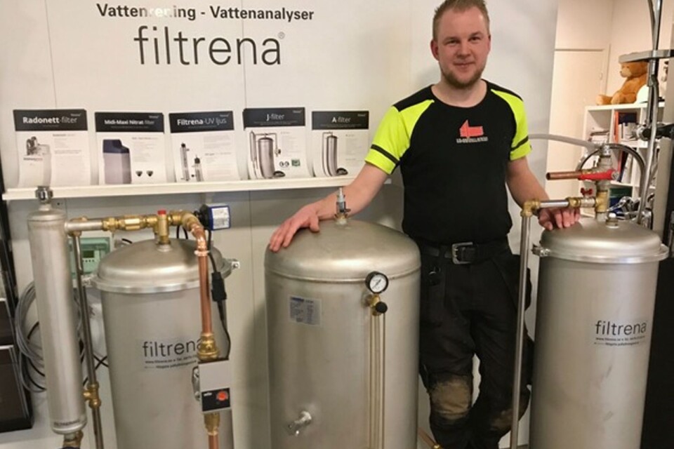En utställningsyta med filter från Filtrena finns i lokalerna. Claes Gustavsson är specialist på filter.