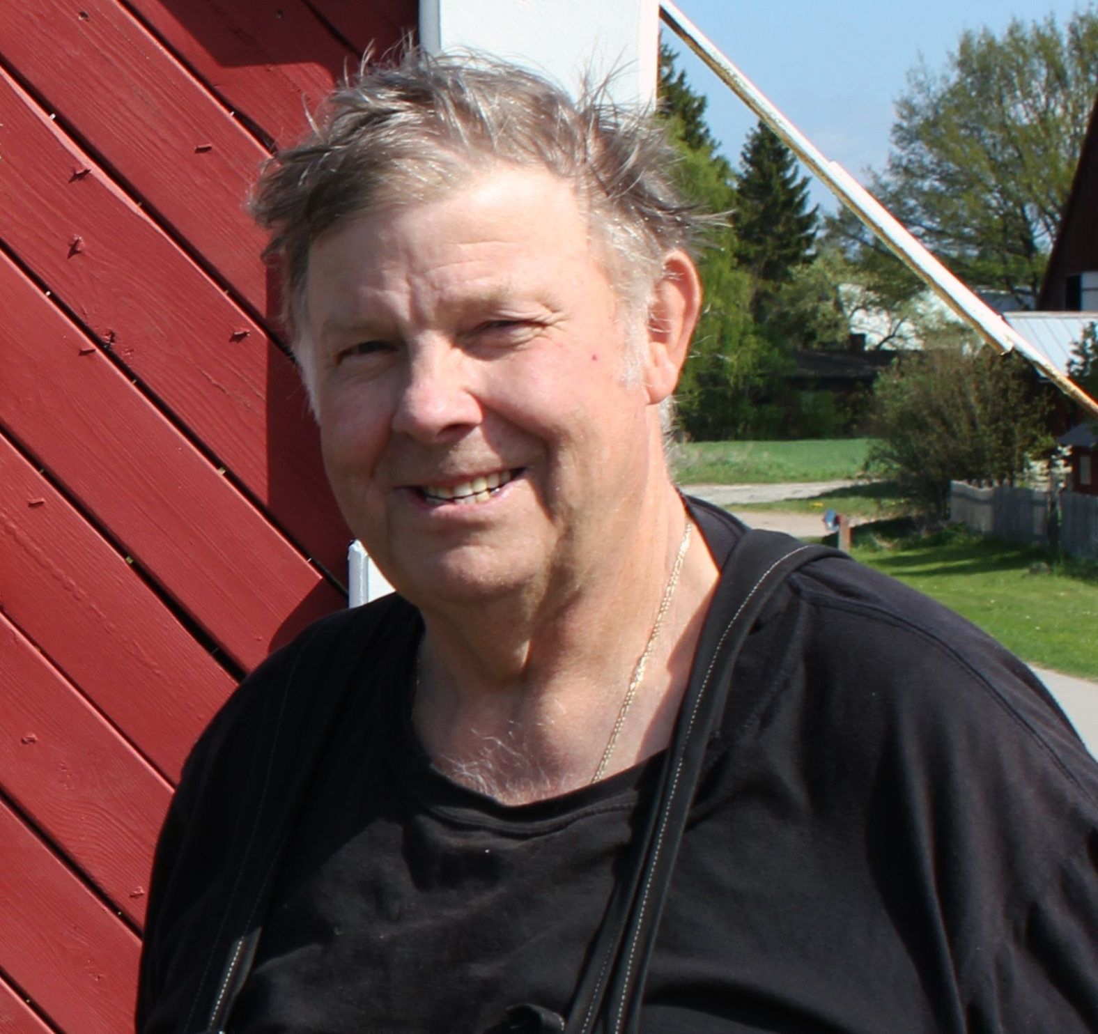 Lantbrukaren Carl-Oscar Robertsson på Öland brukar anställa 60–70 utländska gästarbetare.