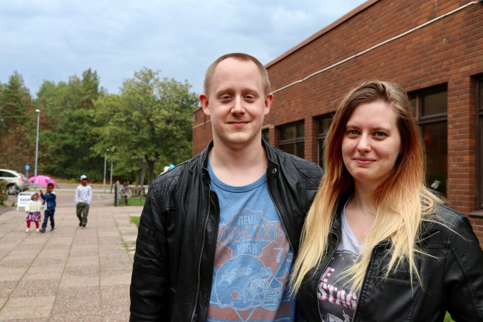 Tomas Johansson och Jessica Olsson promenerade till vallokalen i Kristineberg. ”Det är viktigt att rösta”.