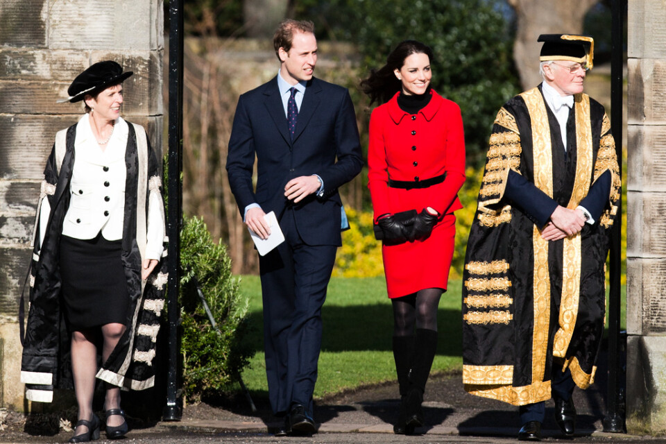 Storbritanniens prins William med sin Kate besöker parets gemensamma lärosäte St Andrews 2011.