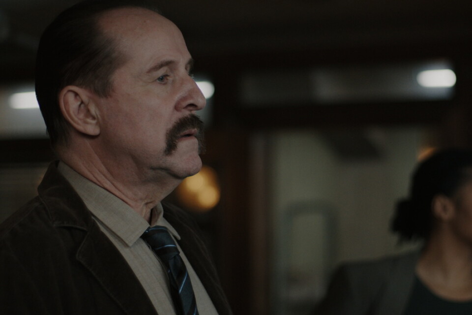 I "The box" spelar Peter Stormare en livstrött polischef. Pressbild.