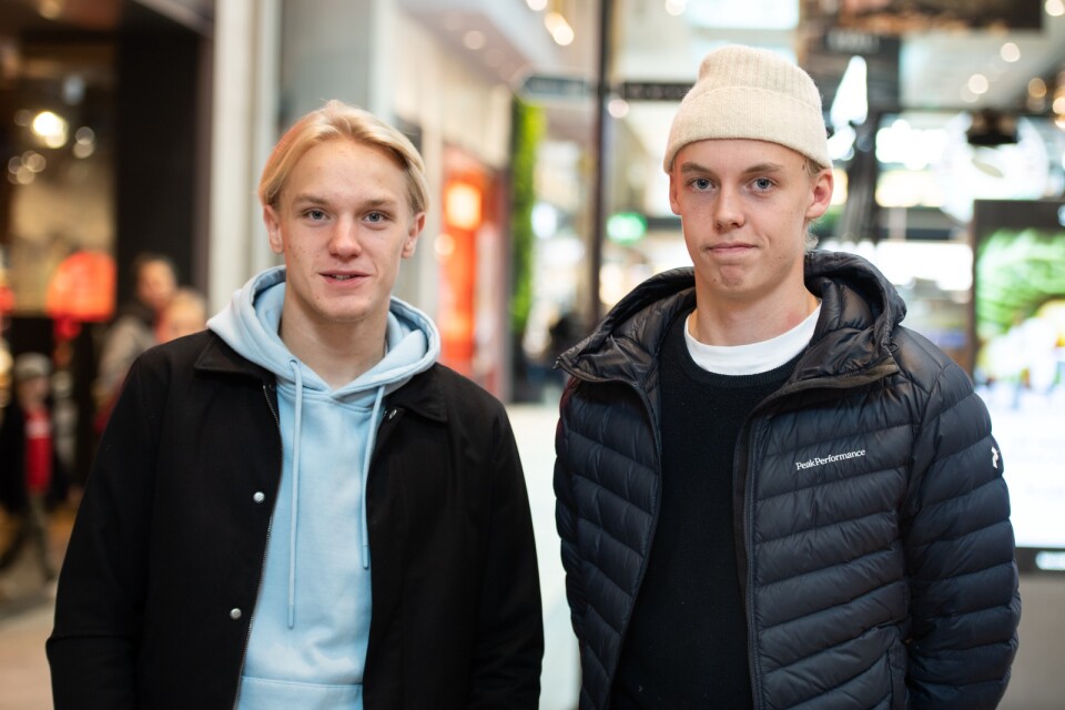 Adam Karlsson och Karlsson är på besök i Stockholm över helgen.