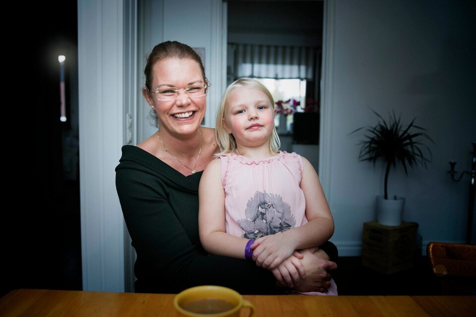 Innan Elise opererades lite över ett år gammal tog Susanne Erlandsson en mängd bilder på henne. För hon visste inte om den drygt ettåriga dottern skulle överleva eller ej. ”Men jag har aldrig tittat på bilderna i efterhand, det känns för jobbigt att tänka på hur det var innan operationen”.