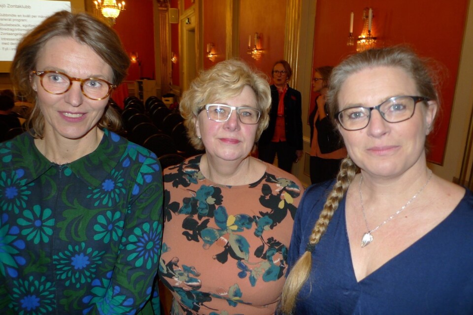 Föreläsare, från vänster arkitekt Eva Haraldsson, kommunens Gunilla Friman och Sveriges Radios Pernilla Eskilsdotter.