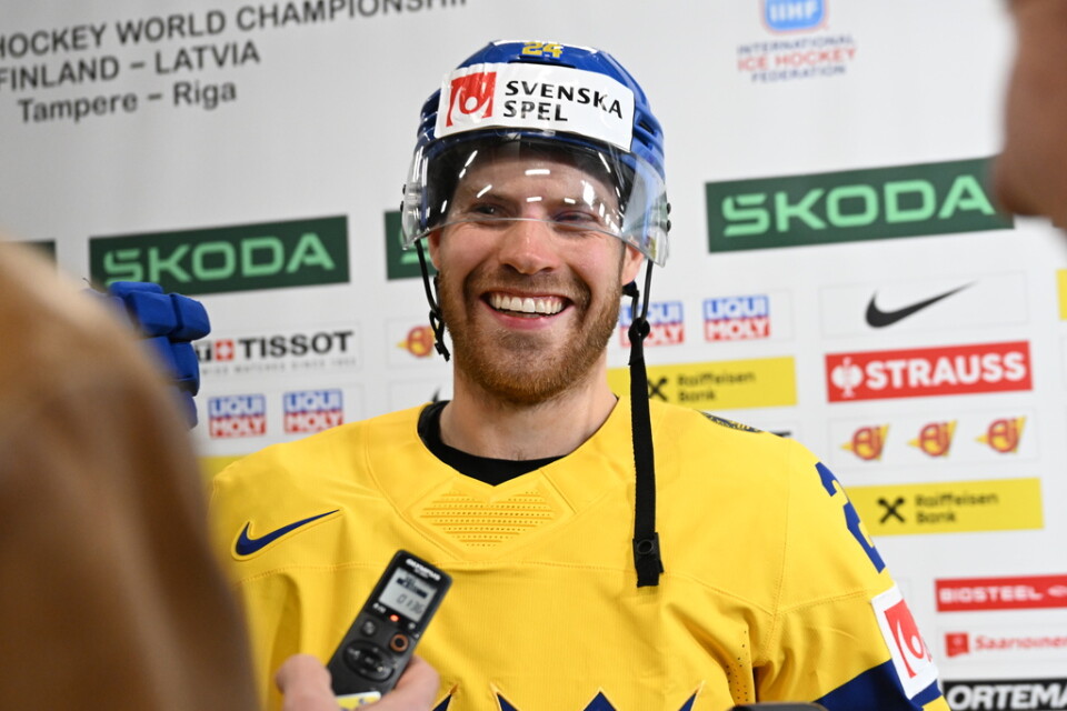 Oscar Lindberg blev matchvinnare i Tre Kronors VM-premiär mot Tyskland. Nu väntar Österrike på söndagskvällen.