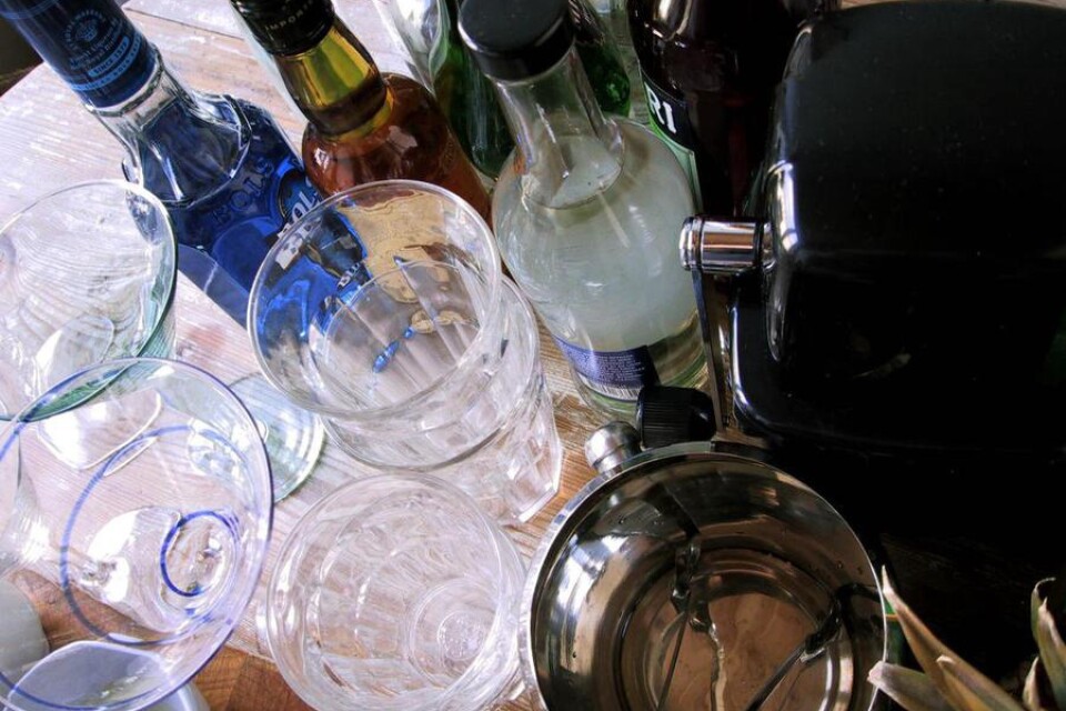 För en gymnasie-ungdommed begränsad köpkraft sker inte den huvudsakliga alkoholkonsumtionen inom ramen för serverings­tillståndsreglerad verksamhet, skriver Oliver Rosengren.
