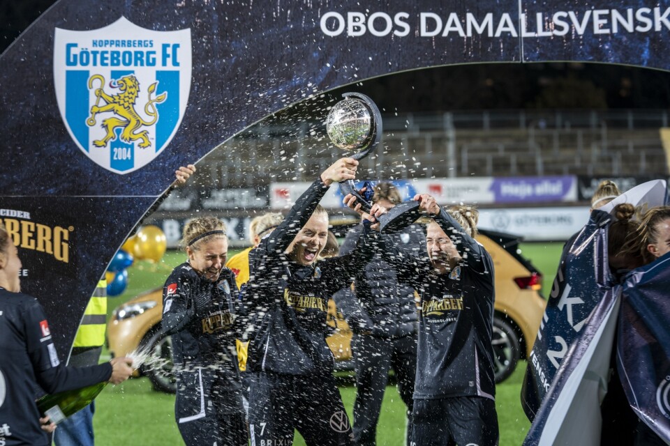 För två månader sedan lyfte Göteborg FC-spelarna Emma Kullberg, Stina Blackstenius och Filippa Angedal SM-pokalen för första gången i föreningens historia. Frågan är under vilket namn klubben kommer att spela 2021?