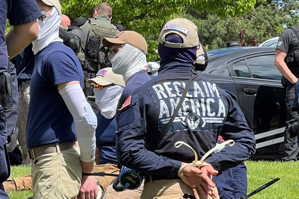 31 medlemmar av vit makt-rörelsen Patriot Front greps under lördagen av polis i närheten av en Pride-festival i Idaho.