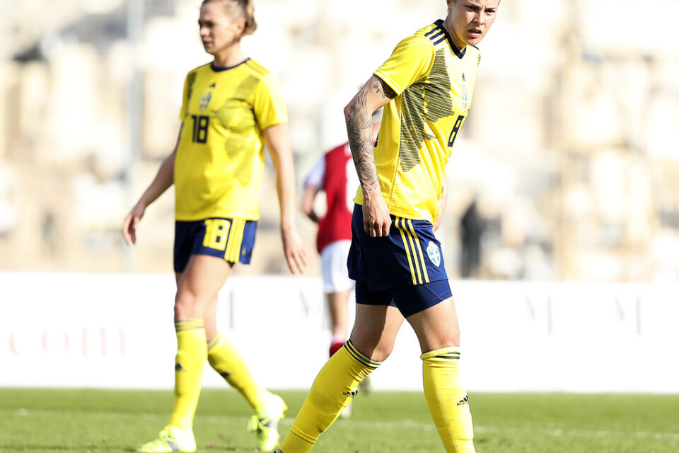 Lina Hurtig, till höger, och Fridolina Rolfö, i bakgrunden, är två spelare som har fått testa spel på ovana positioner den senaste tiden. Arkivbild.