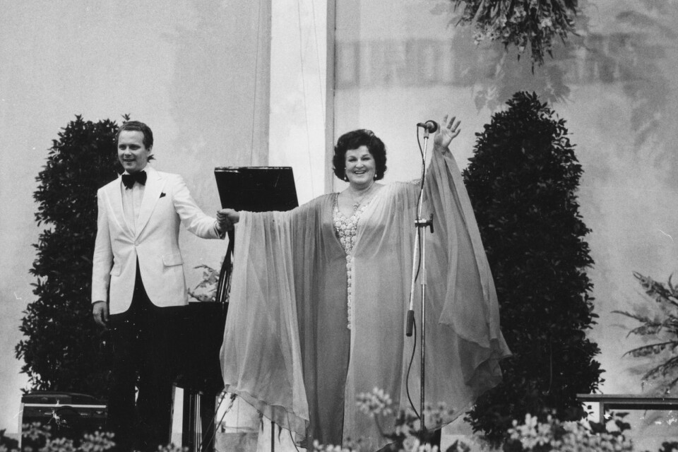 Pianisten Lars Roos och operasångerskan Birgit Nilsson på Gröna Lund i Stockholm, 1980.