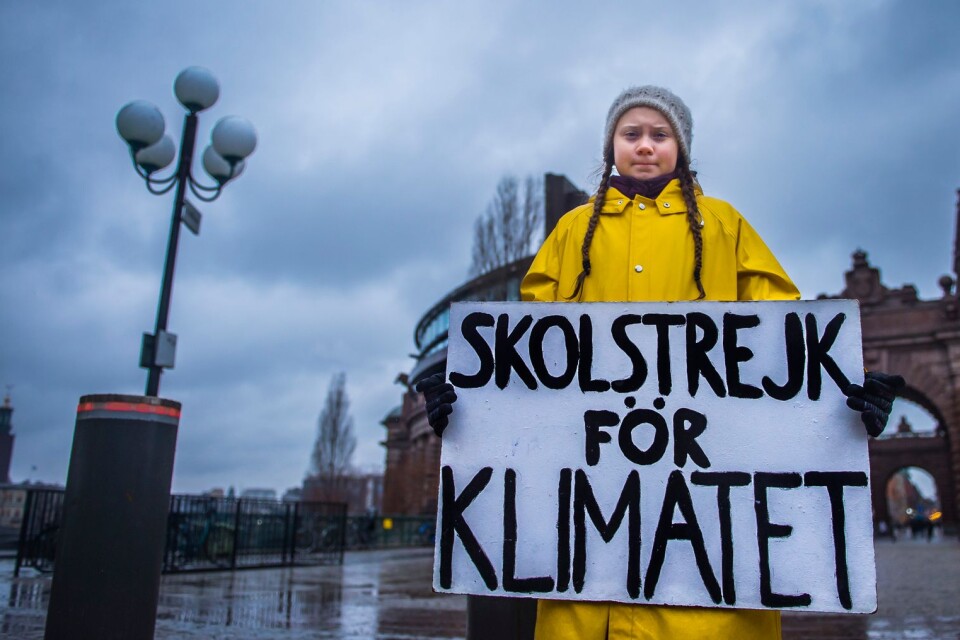 Greta Thunberg, som varje fredag strejkar utanför Riksdagshuset, deltar i klimatmanifestation i Stockholm.