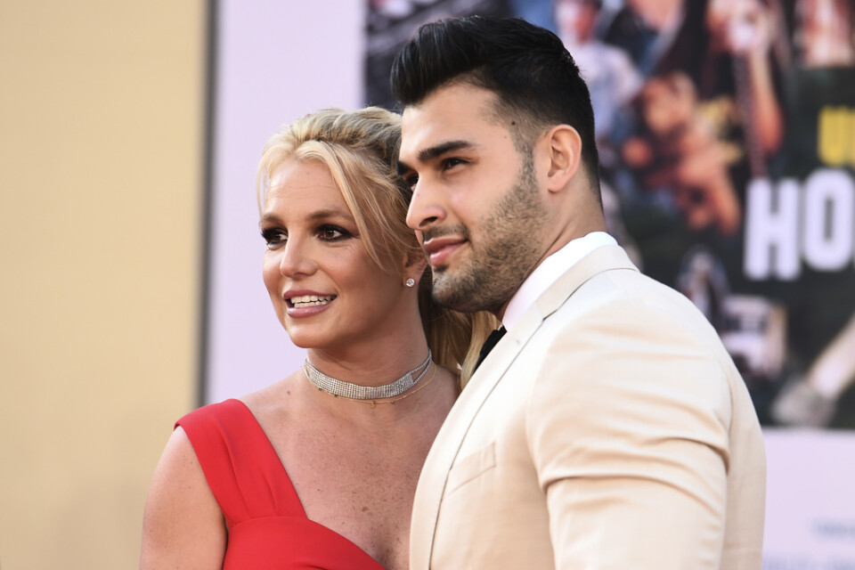 Britney Spears och pojkvännen Sam Asghari. Arkivbild.