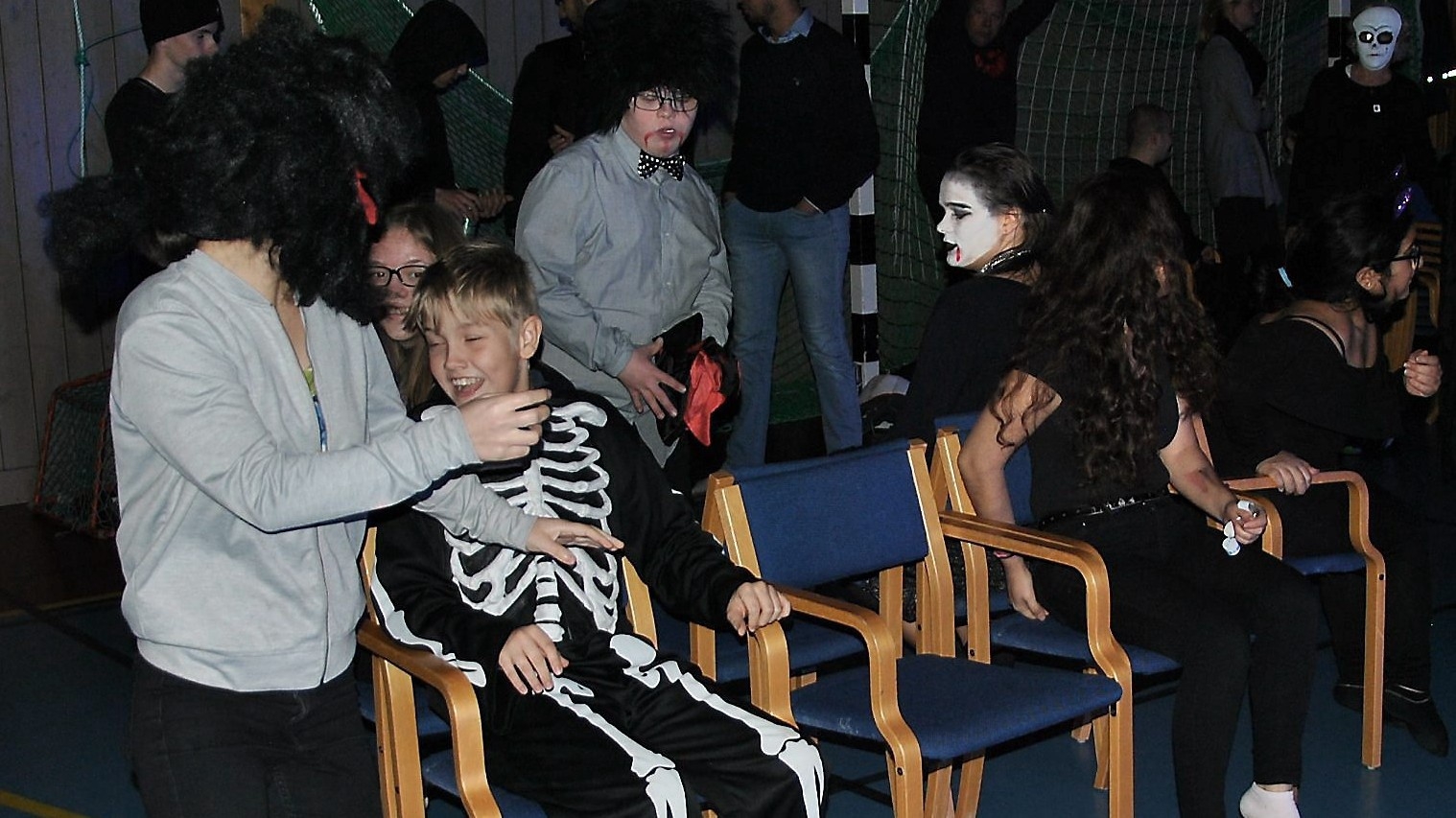 Stolleken var en av aktiviteterna när Norrängsskolan anordnade Halloweenfest med inbjudna elever från högstadieskolor i närområdet. FOTO: Lars-Åke Englund