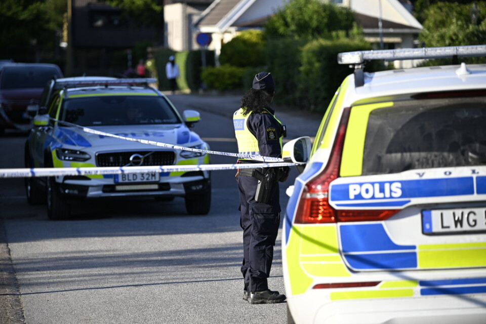Polis på plats i Ängelholm efter att en flicka förts till sjukhus efter ett våldsdåd på måndagen.