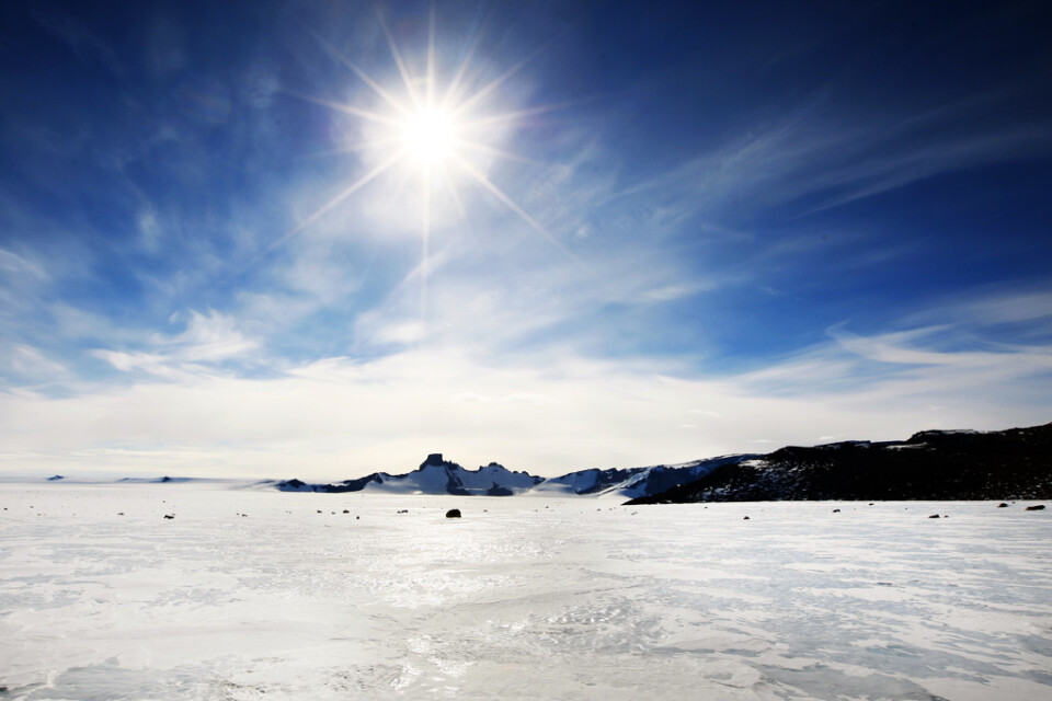 Rekordvärme har uppmätts i Antarktis. Bilden visar området runt den norske forskningsstationen Troll i Drottning Mauds land på Antarktis.