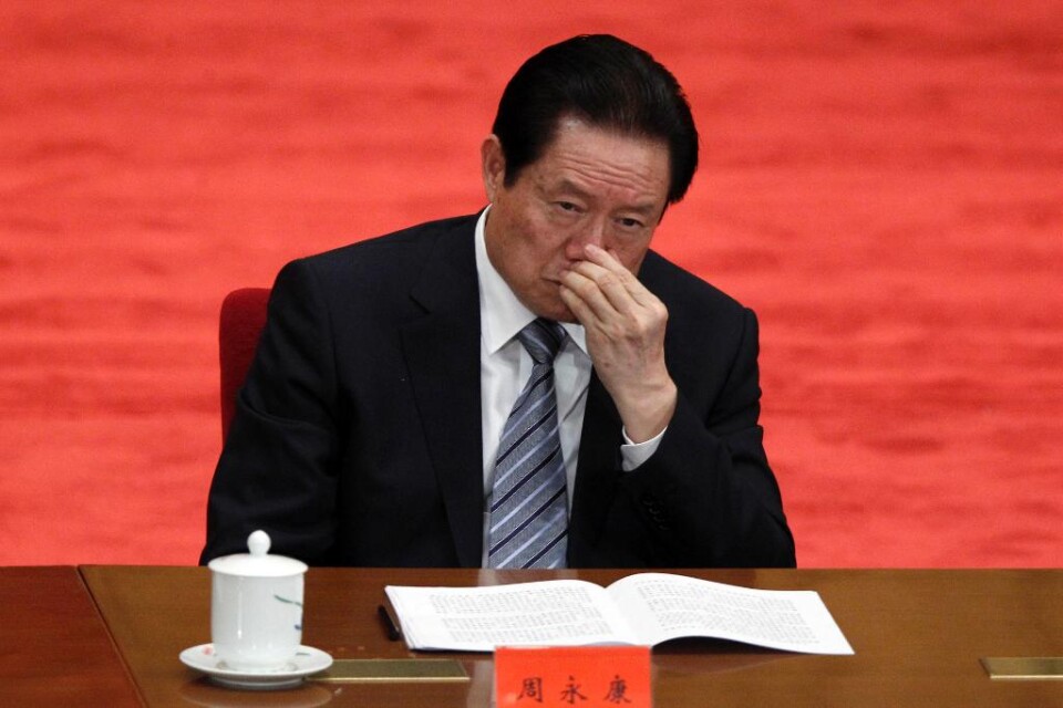 Zhou Yongkang, tidigare säkerhetschef i Kinas styrande kommunistparti, åtalas för mutbrott, maktmissbruk och röjande av statshemligheter. Zhou har suttit i politbyråns ständiga utskott och räknas som den högst rankade partitopp som åtalats sedan rättegå