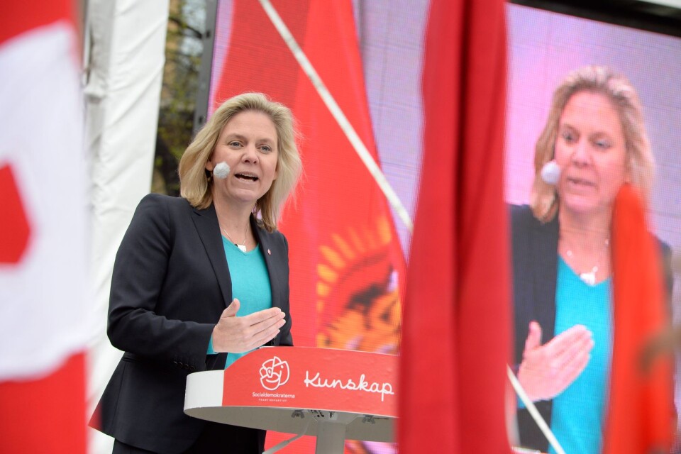 På 1 maj opponerar partiledaren och statsministern Magdalena Andersson mot sin egen S-regering. Igen.
