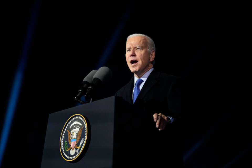 USA:s president Joe Biden håller tal vid Muredachs katedral i irländska Ballina på fredagen.