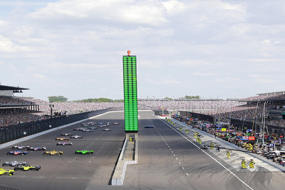 Drygt 300|000 åskådare väntas ännu en gång se Indy 500 på plats på Indianapolis Motor Speedway. Här en bild från starten i fjolårets race.