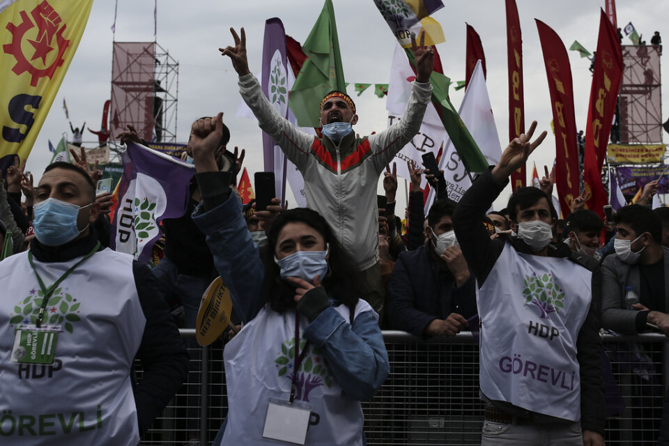Anhängare till HDP vid firandet av kurdiska nyåret i Istanbul förra året. Arkivbild.
